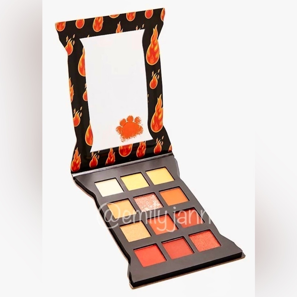 Cheetos🔥Eyeshadow Palette - Picture 4 of 10